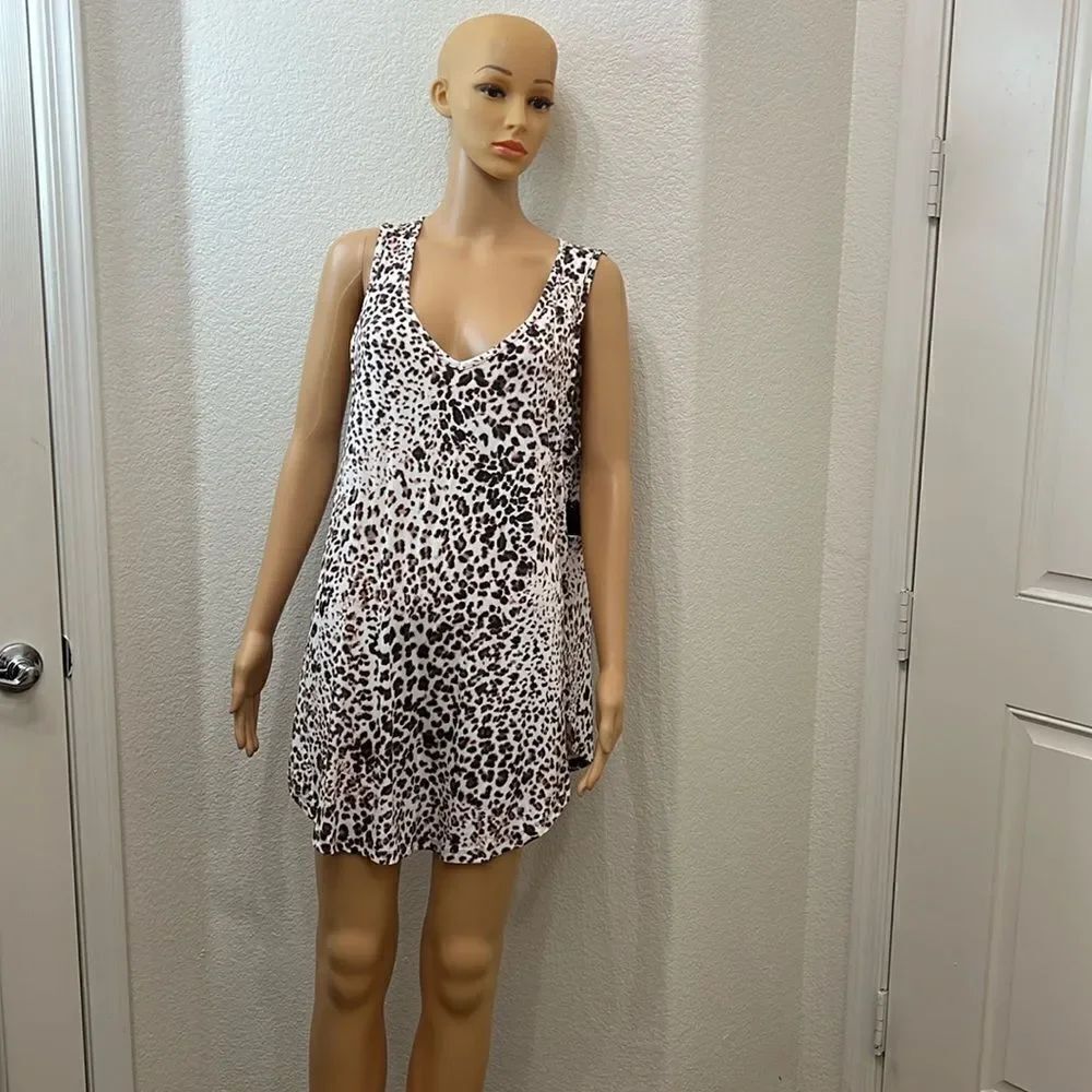Torrid Tank Tunic Top Leopard Print Size 2 Super Soft Knits V Neck Sleeveless